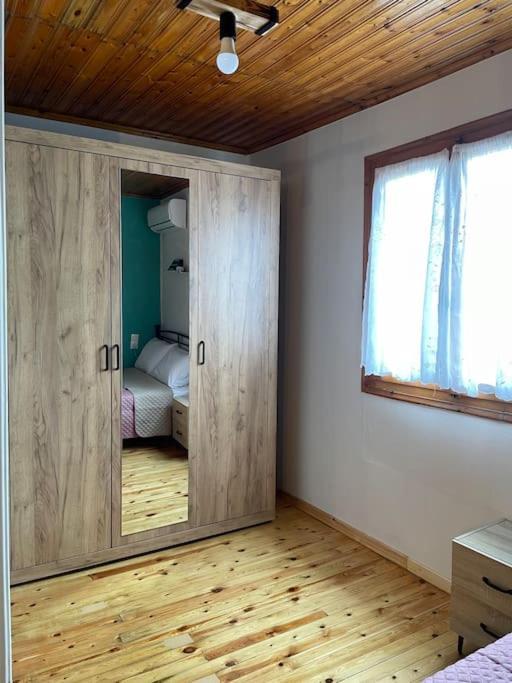 Politis' Wooden House Lägenhet Vasilikí Exteriör bild