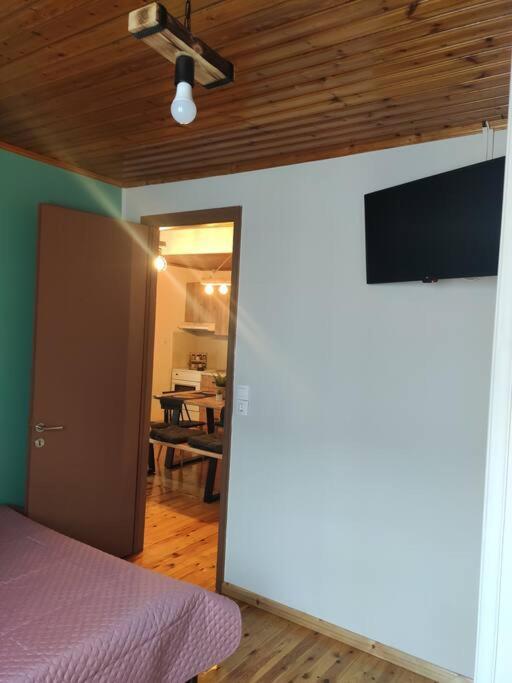 Politis' Wooden House Lägenhet Vasilikí Exteriör bild